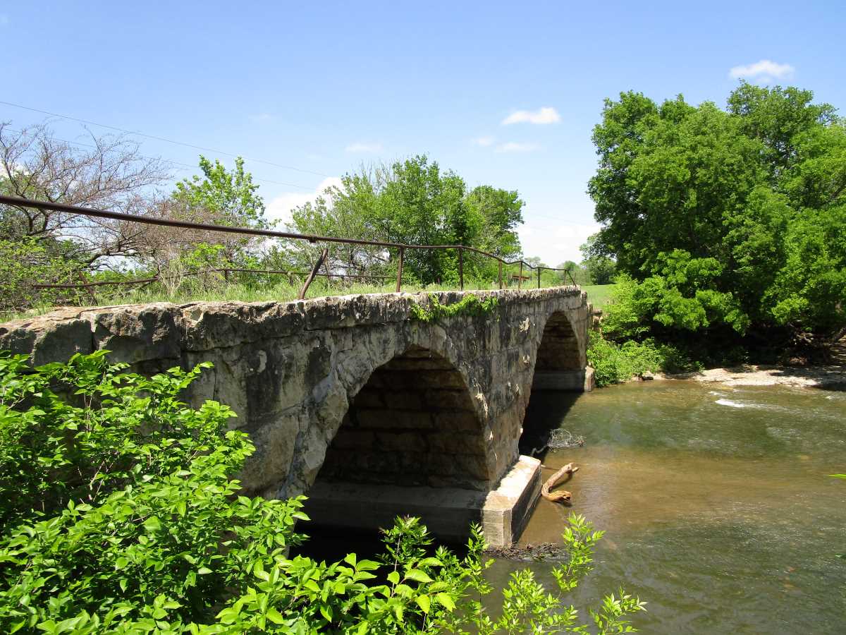 The Forces of a Low-Rise Arch β Stone Arch Bridges