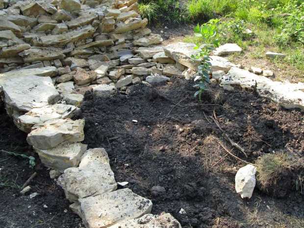 Drystack retaining wall under construction