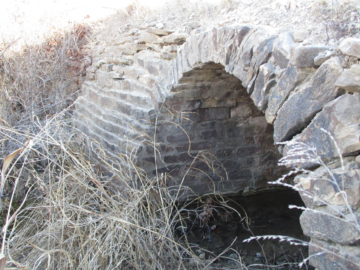 Stone arch culvert near Cedarvale