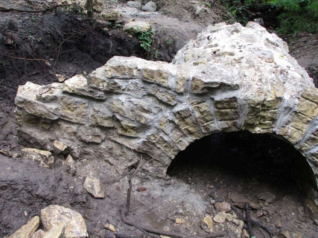 The first approach wall of the CQH SAB